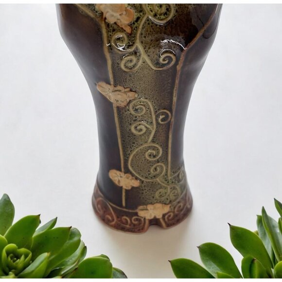 Vintage Ceramic Glazed Brown Asian Kimono Jacket Shaped Vase - Picture 11 of 13